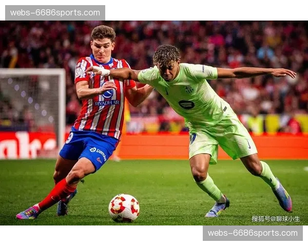 巴萨防线高空球防守漏洞 索尔洛特轻松倚开后卫破门